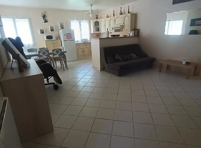 Charmante Dépendance Сasa de vacaciones *