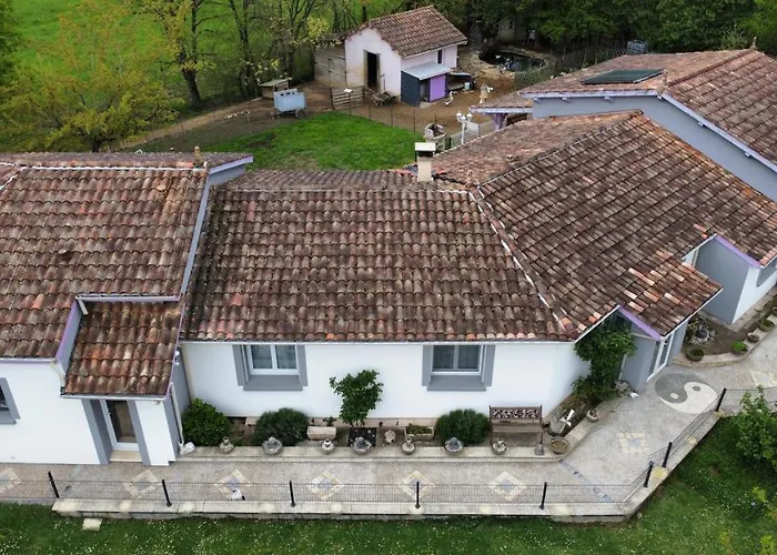 Charmante Dépendance Сasa de vacaciones